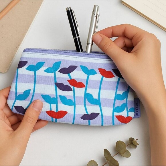 Clinique x Drawbertson Collaboration Purple and Blue Cosmetic Pouch Limited Item - Picture 1 of 11